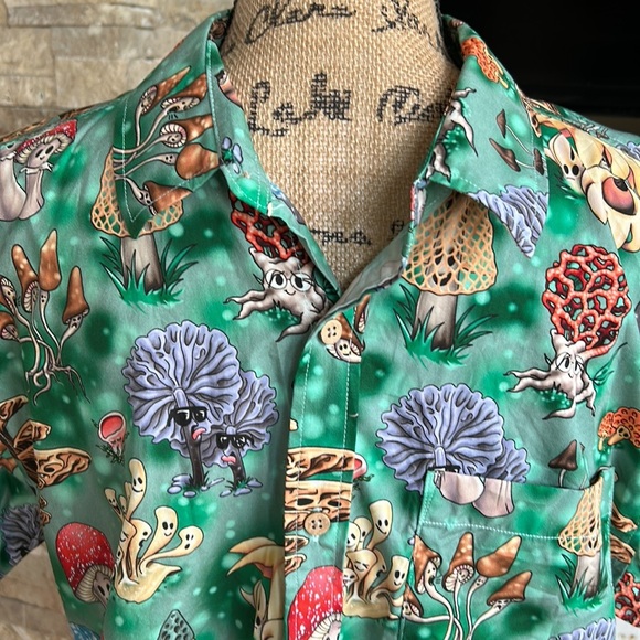 Crescent Creepers Mushroom short sleeve w front pocket green button up Size M - Picture 7 of 16